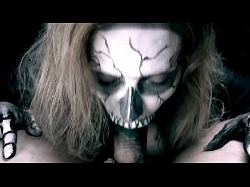 ❤️ Demon ti fi souse kòk chante ak bouch nwa li ak vale kom. ❤ Ponografi anal nan nou